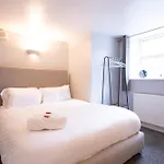 Complete Queens - Free Parking - Aj Bristol