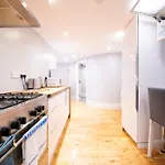 Complete Queens - Free Parking - Aj Apartamento Bristol
