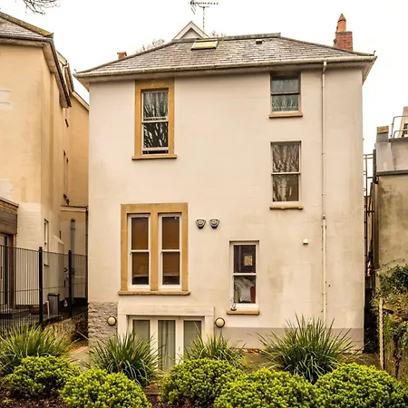 Complete Queens - Free Parking - Aj Appartement