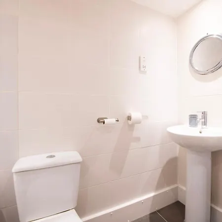 Central Queens - Free Parking - Aj Apartments Bristol