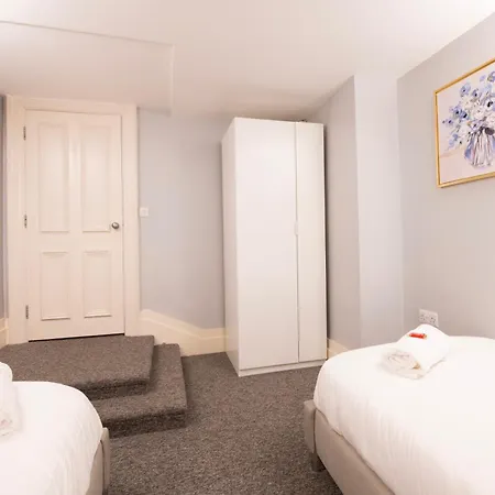 Apartament Queens - Free Parking - Aj Bristol