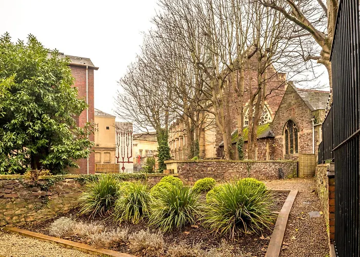 Complete Queens - Free Parking - Aj Appartement Bristol