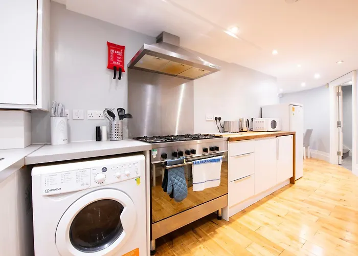 Complete Queens - Free Parking - Aj Bristol