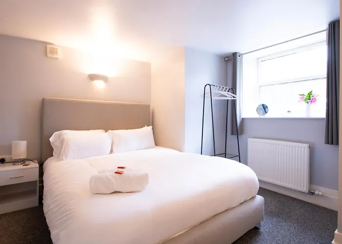 Complete Queens - Free Parking - Aj Bristol