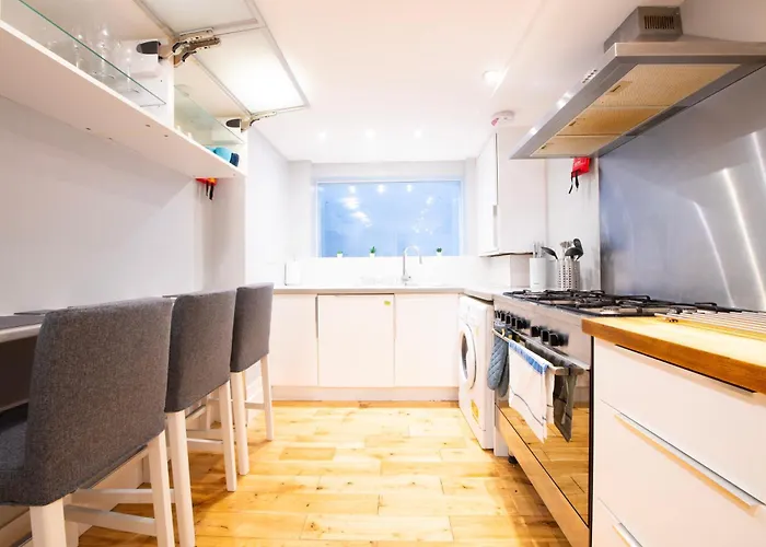 Complete Queens - Free Parking - Aj *