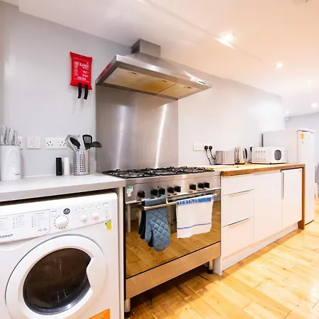 Complete Queens - Free Parking - Aj Bristol