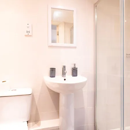 公寓 Complete Queens - Free Parking - Aj