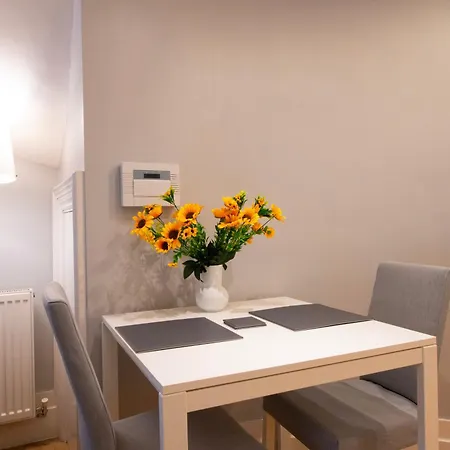 아파트 Central Queens - Free Parking - Aj Apartments *