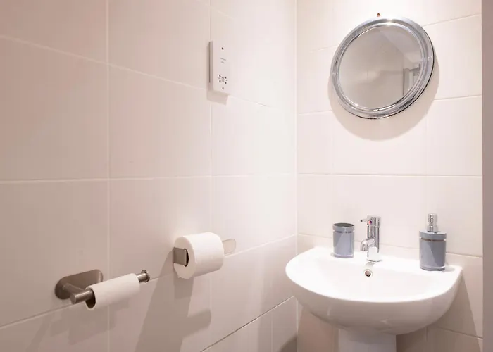 Complete Queens - Free Parking - Aj