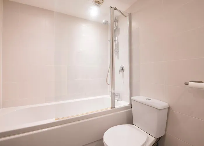 Complete Queens - Free Parking - Aj Apartamento Bristol