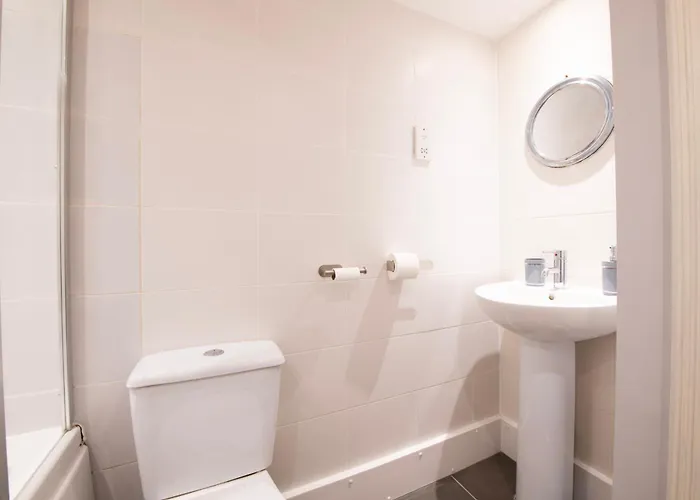 Complete Queens - Free Parking - Aj Bristol