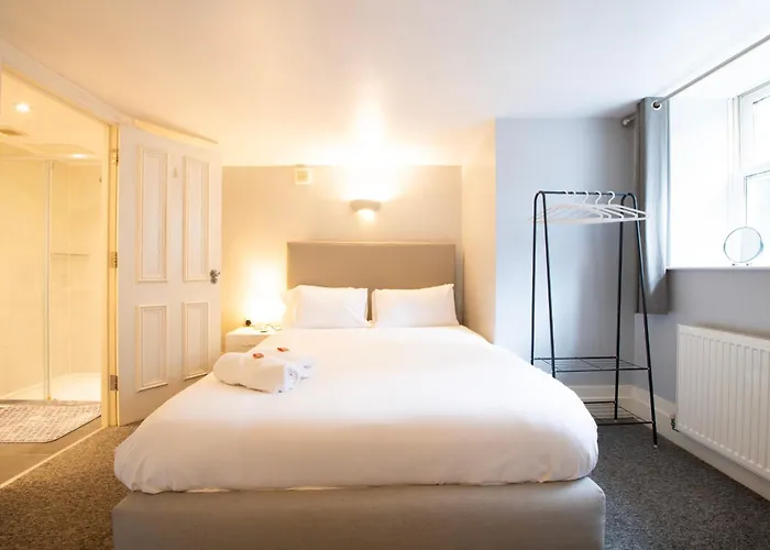 Complete Queens - Free Parking - Aj *