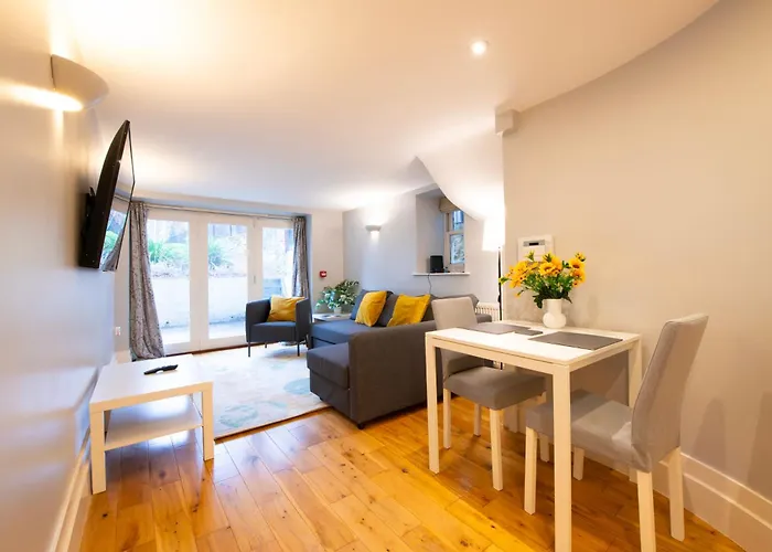 Complete Queens - Free Parking - Aj *